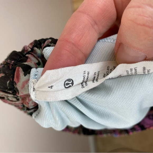 Lululemon Hotty Hot Low-Rise Short 4" - Picture 5 of 6